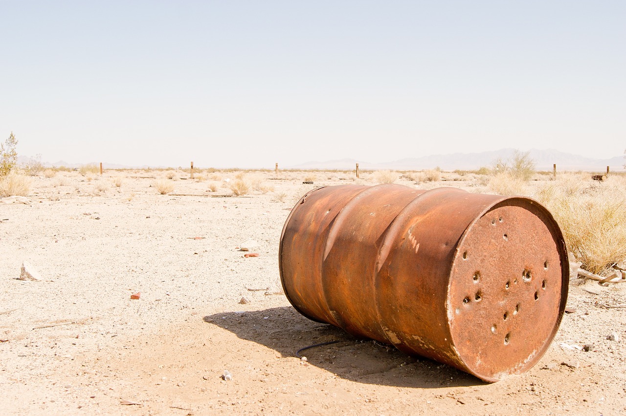 desert-oil-barrel-empty-rusty-1